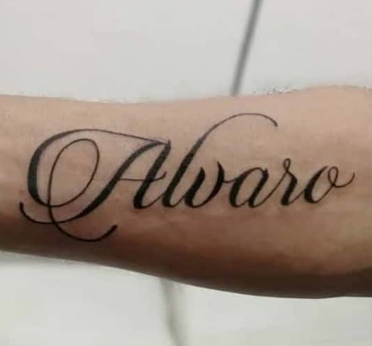 tatuaje lettering brazo