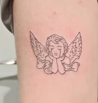 tatuaje linea fina angelito